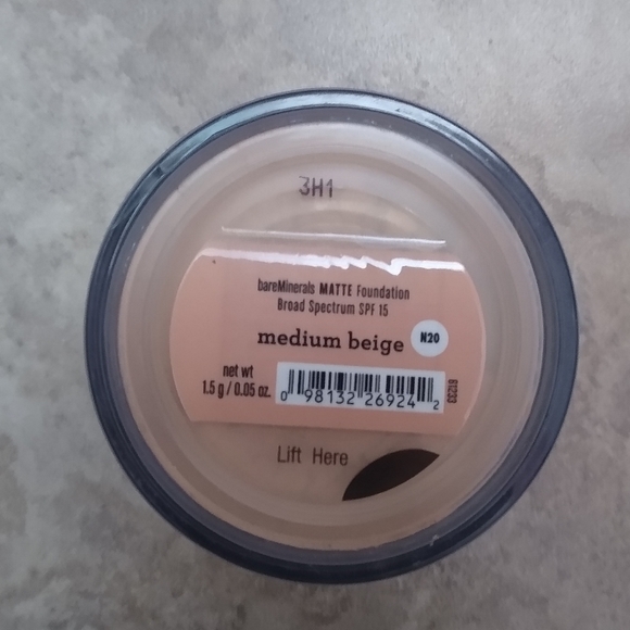 Bare Minerals Matte Foundation - Picture 2 of 3